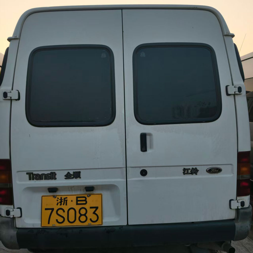 Jiangling 15 орундуу дизелдик автобус